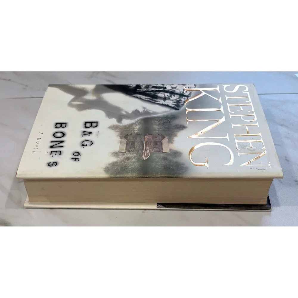 Stephen King Bag of Bones Novel Hardcover White 1st Edition Horror Fiction